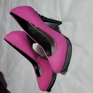 RACHEL Rachel Roy Pink & Black Heels